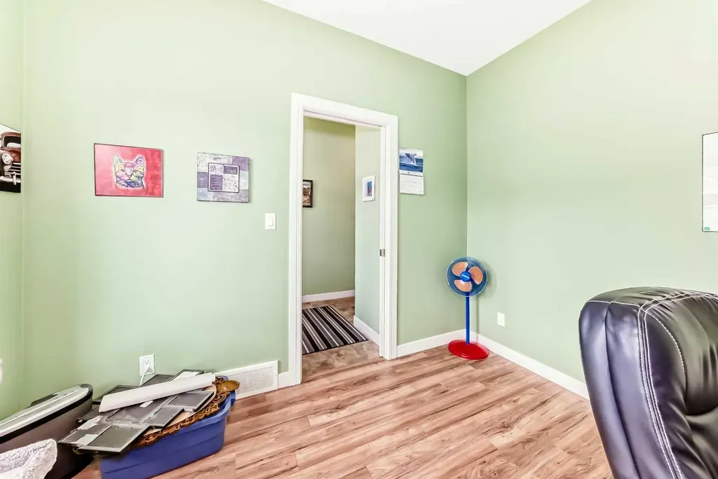 12 Beardsley Crescent Lacombe AB T4L 0G4