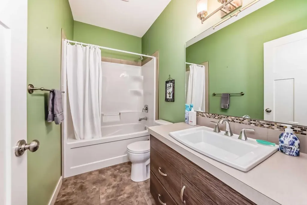 12 Beardsley Crescent Lacombe AB T4L 0G4