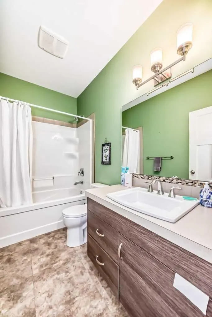 12 Beardsley Crescent Lacombe AB T4L 0G4