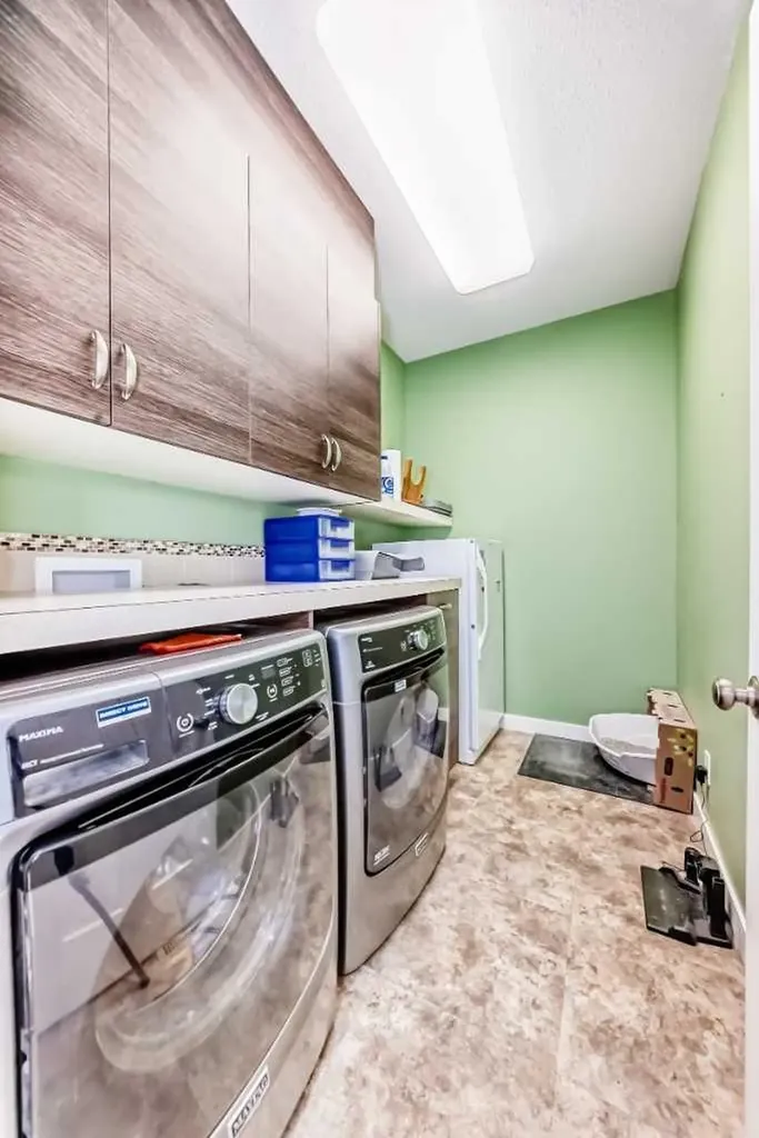 12 Beardsley Crescent Lacombe AB T4L 0G4