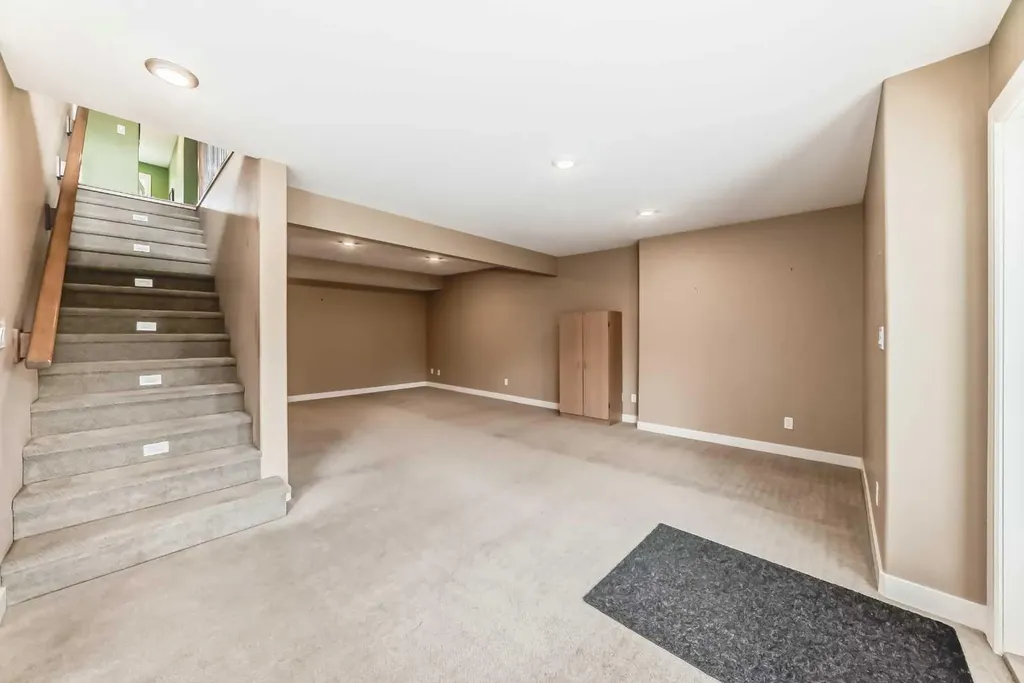 12 Beardsley Crescent Lacombe AB T4L 0G4