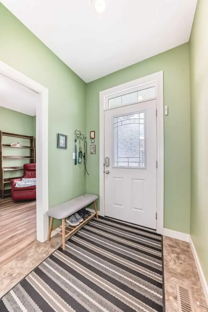 12 Beardsley Crescent Lacombe AB T4L 0G4