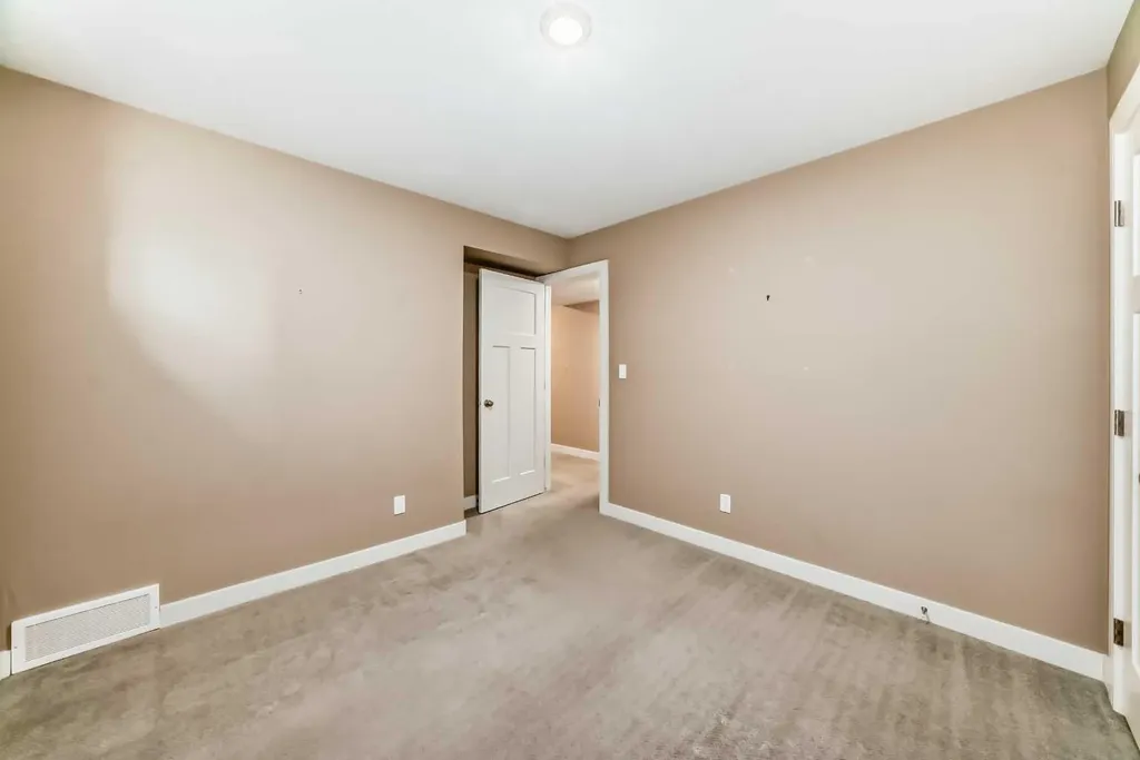 12 Beardsley Crescent Lacombe AB T4L 0G4