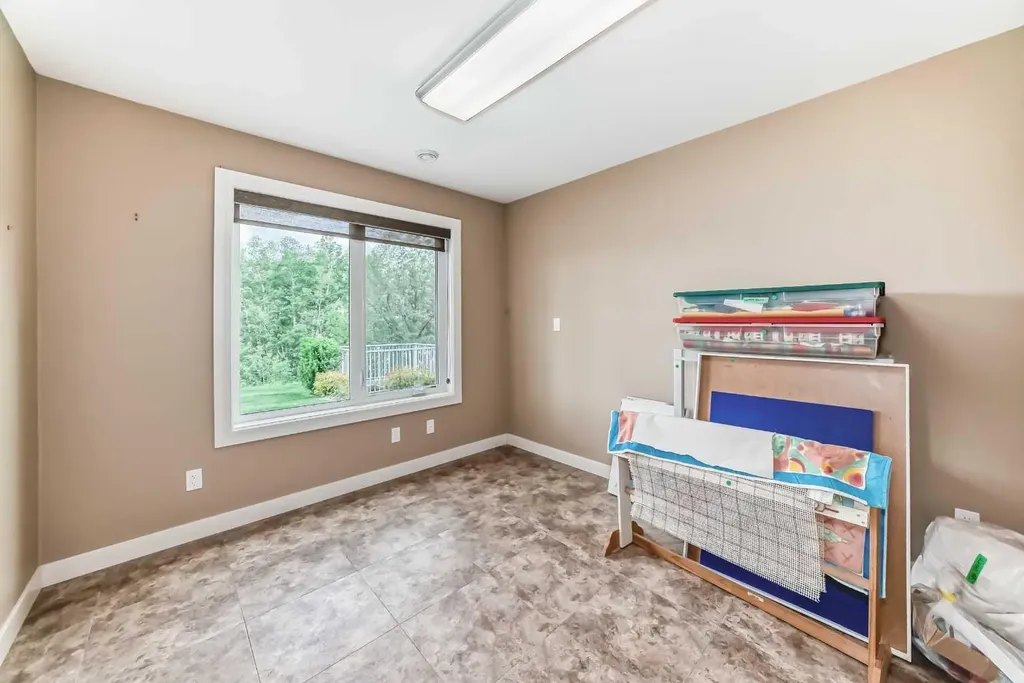 12 Beardsley Crescent Lacombe AB T4L 0G4