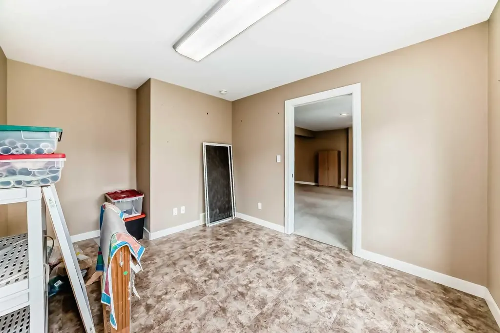 12 Beardsley Crescent Lacombe AB T4L 0G4