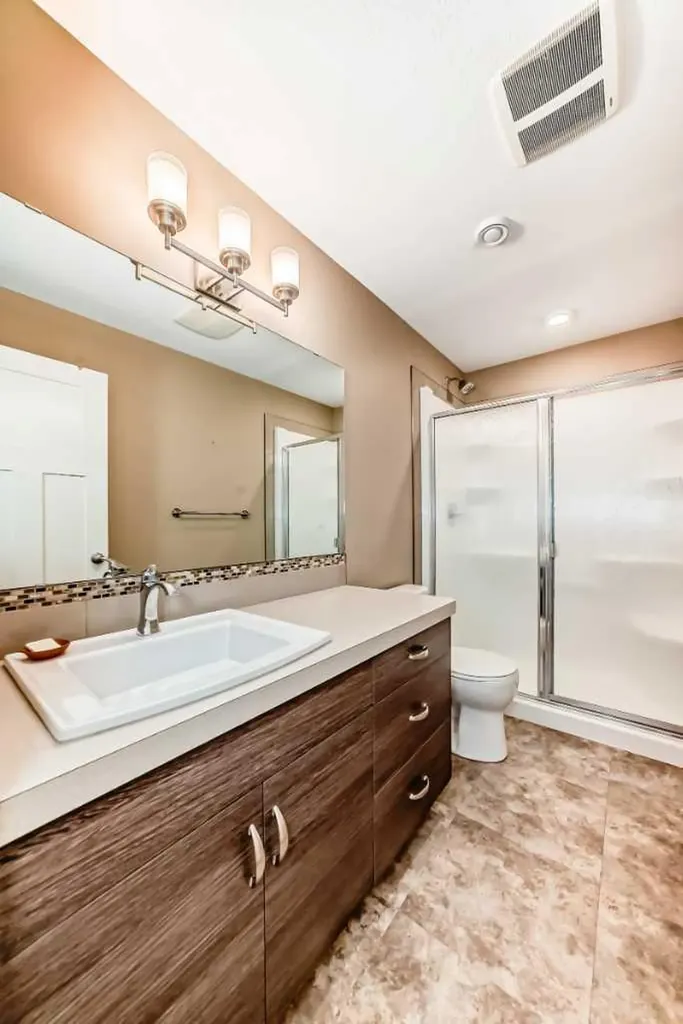 12 Beardsley Crescent Lacombe AB T4L 0G4