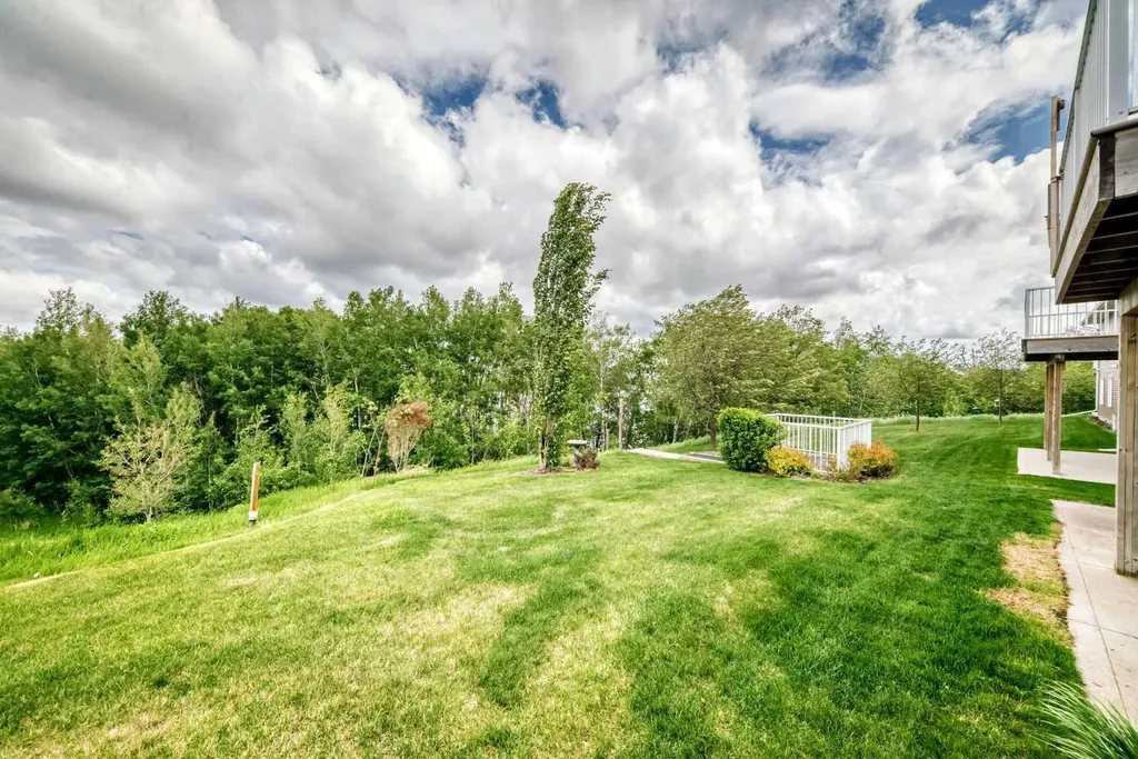 12 Beardsley Crescent Lacombe AB T4L 0G4