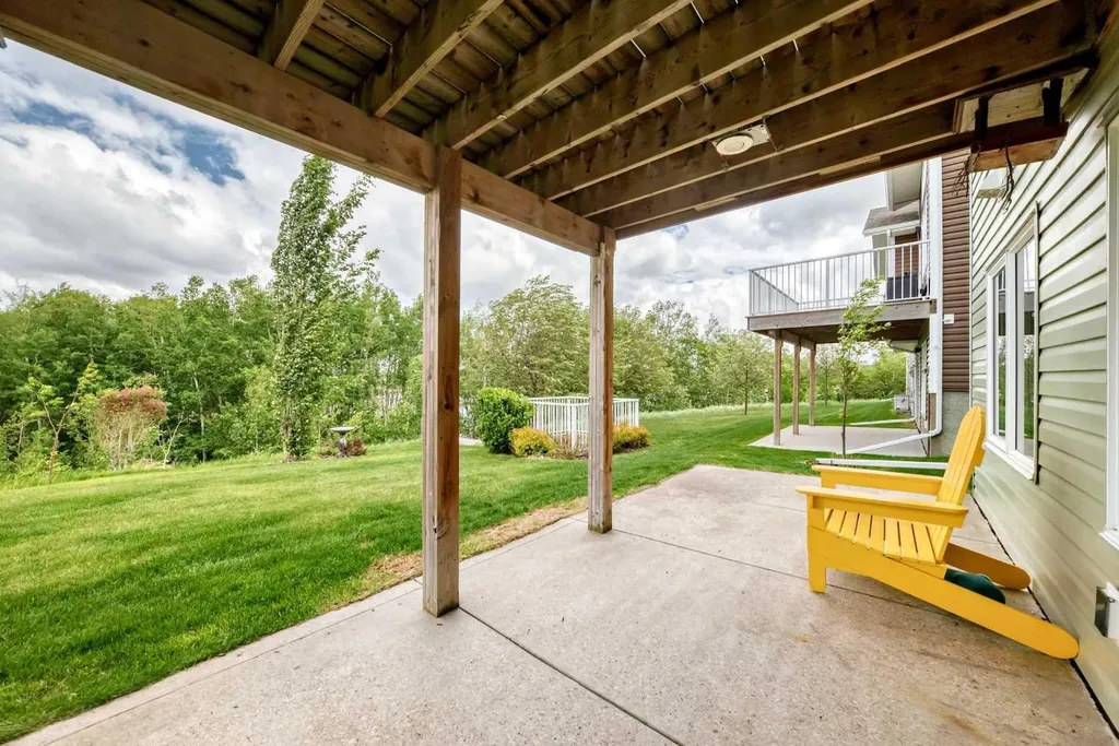 12 Beardsley Crescent Lacombe AB T4L 0G4