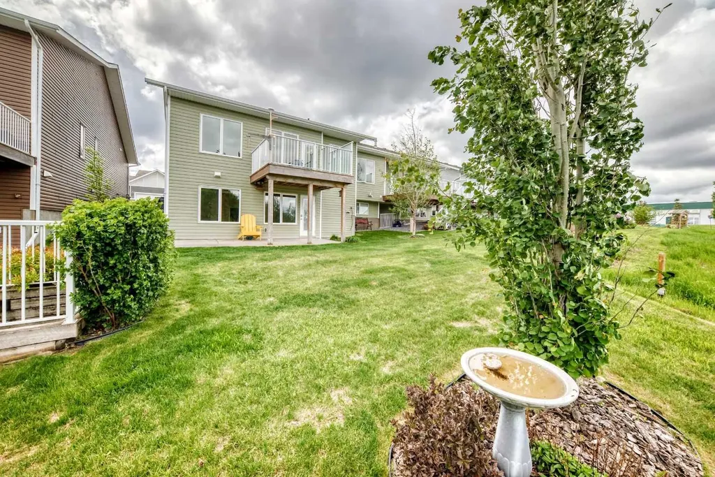 12 Beardsley Crescent Lacombe AB T4L 0G4