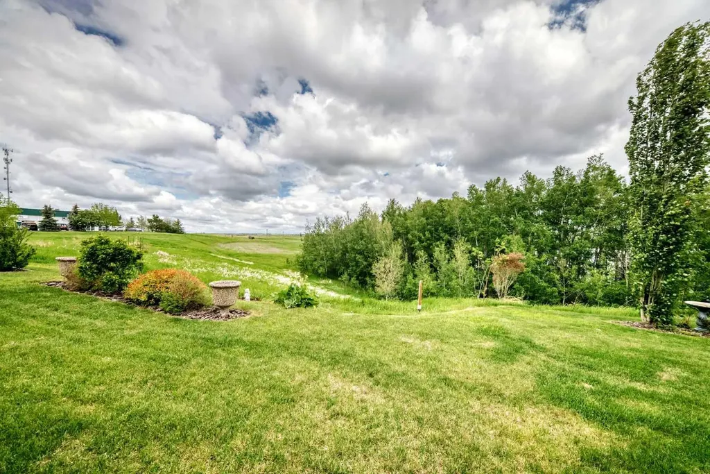 12 Beardsley Crescent Lacombe AB T4L 0G4