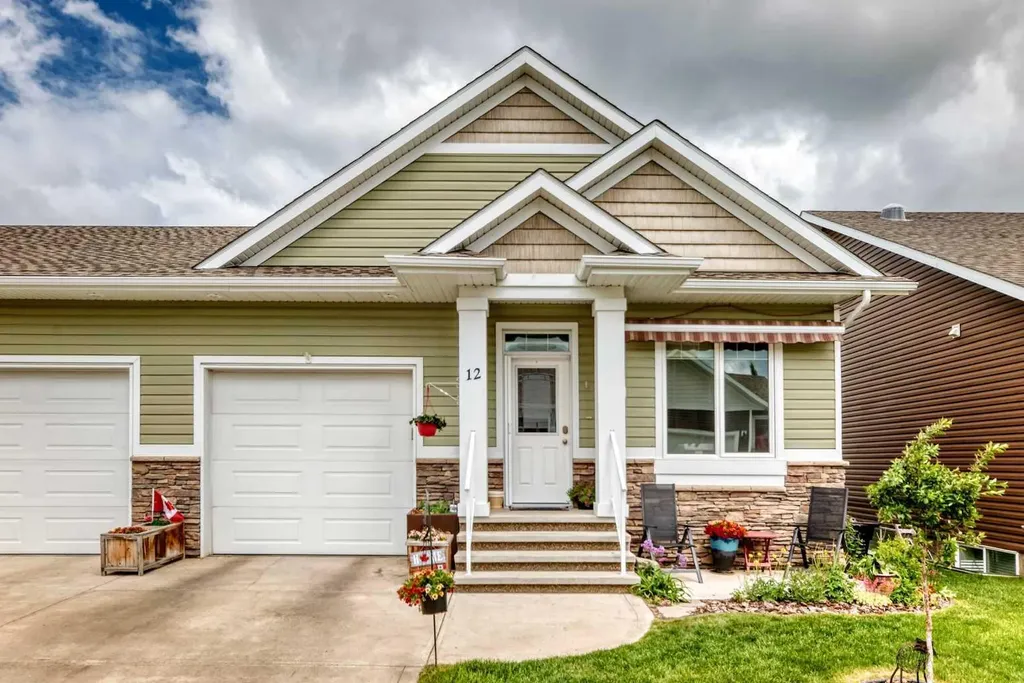 12 Beardsley Crescent Lacombe AB T4L 0G4
