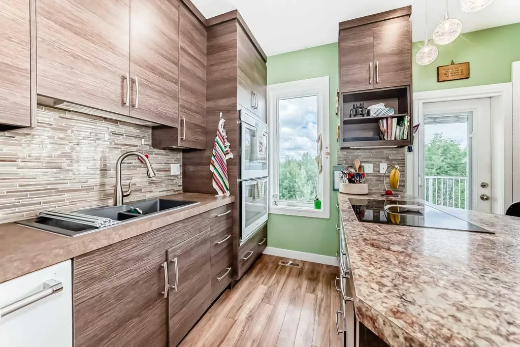 12 Beardsley Crescent Lacombe AB T4L 0G4