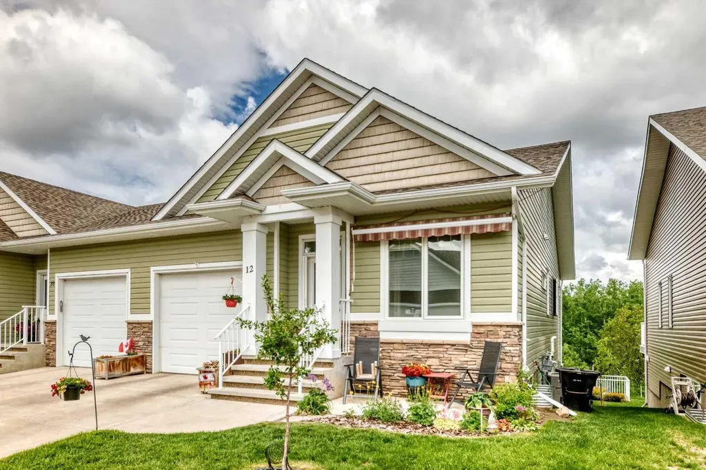 12 Beardsley Crescent Lacombe AB T4L 0G4