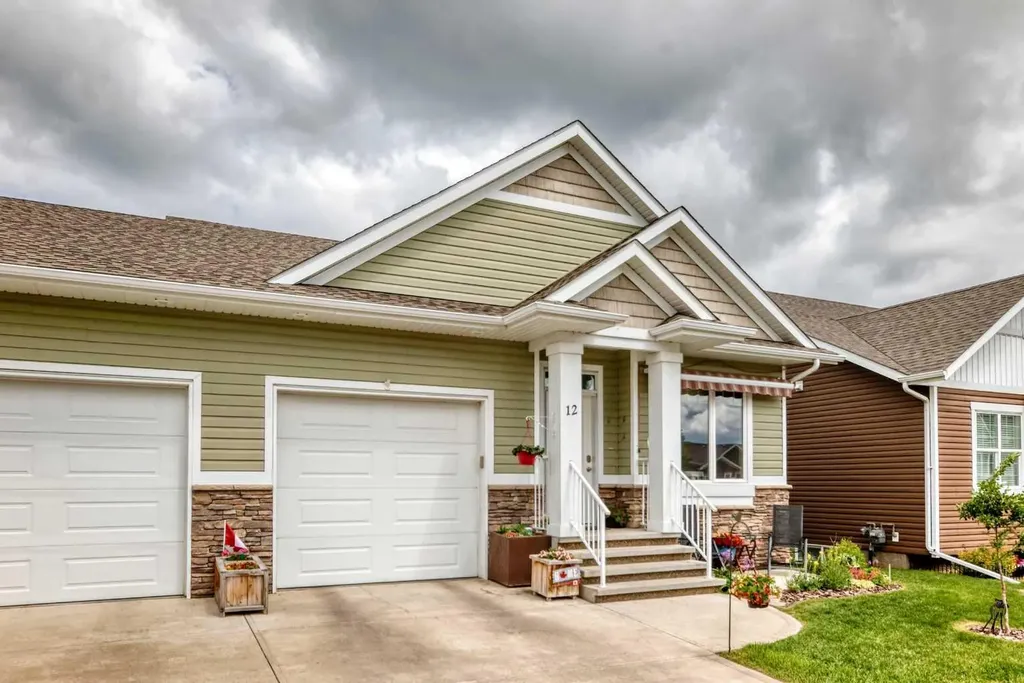 12 Beardsley Crescent Lacombe AB T4L 0G4