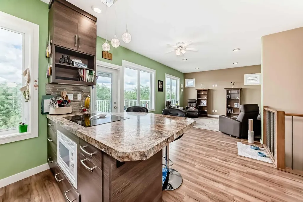 12 Beardsley Crescent Lacombe AB T4L 0G4