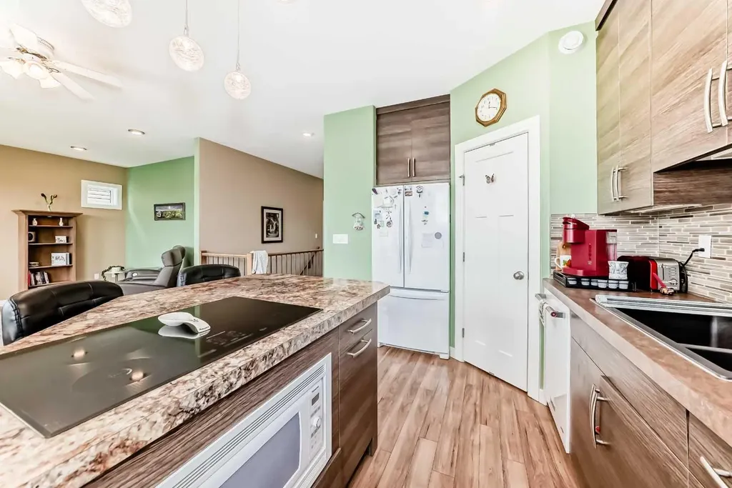 12 Beardsley Crescent Lacombe AB T4L 0G4
