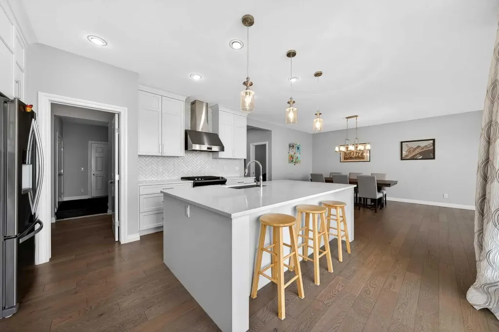 396 Evansborough Way NW Calgary AB T3P 0R3