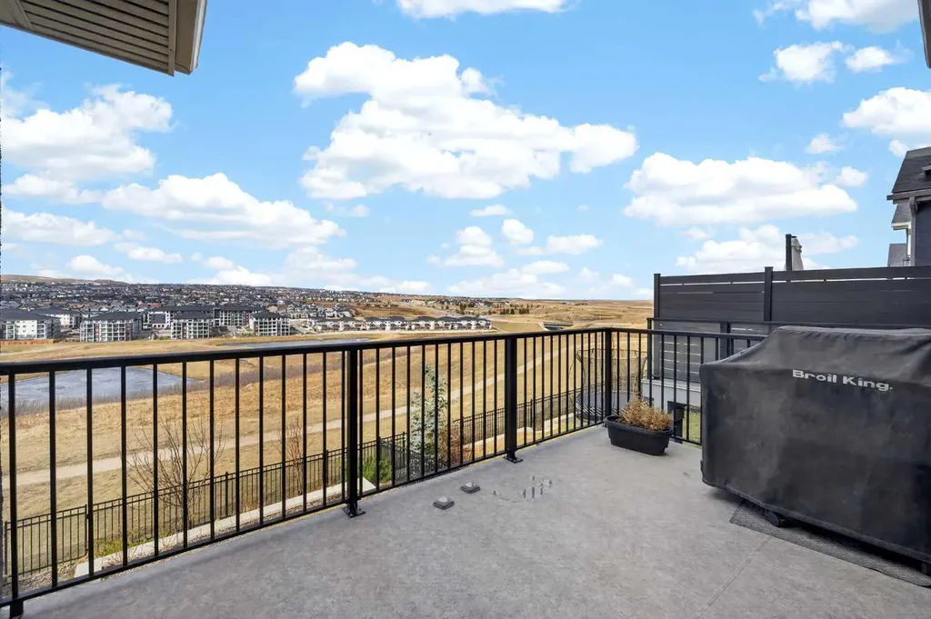 396 Evansborough Way NW Calgary AB T3P 0R3