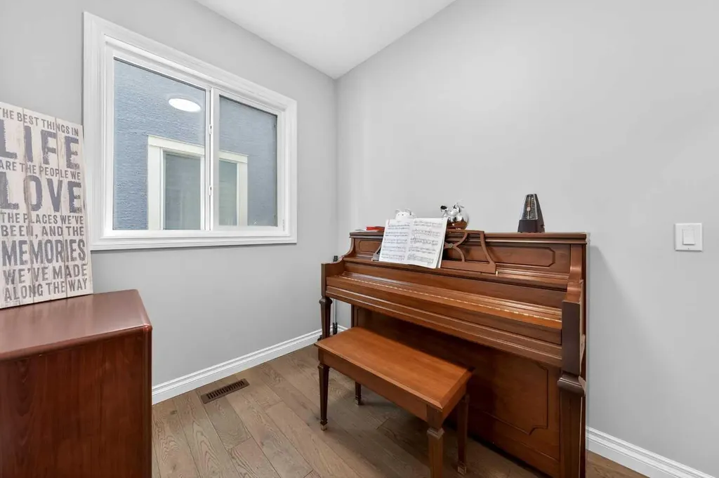 396 Evansborough Way NW Calgary AB T3P 0R3