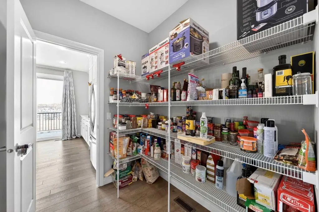 396 Evansborough Way NW Calgary AB T3P 0R3