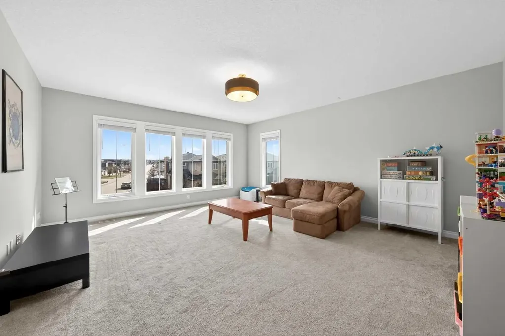 396 Evansborough Way NW Calgary AB T3P 0R3