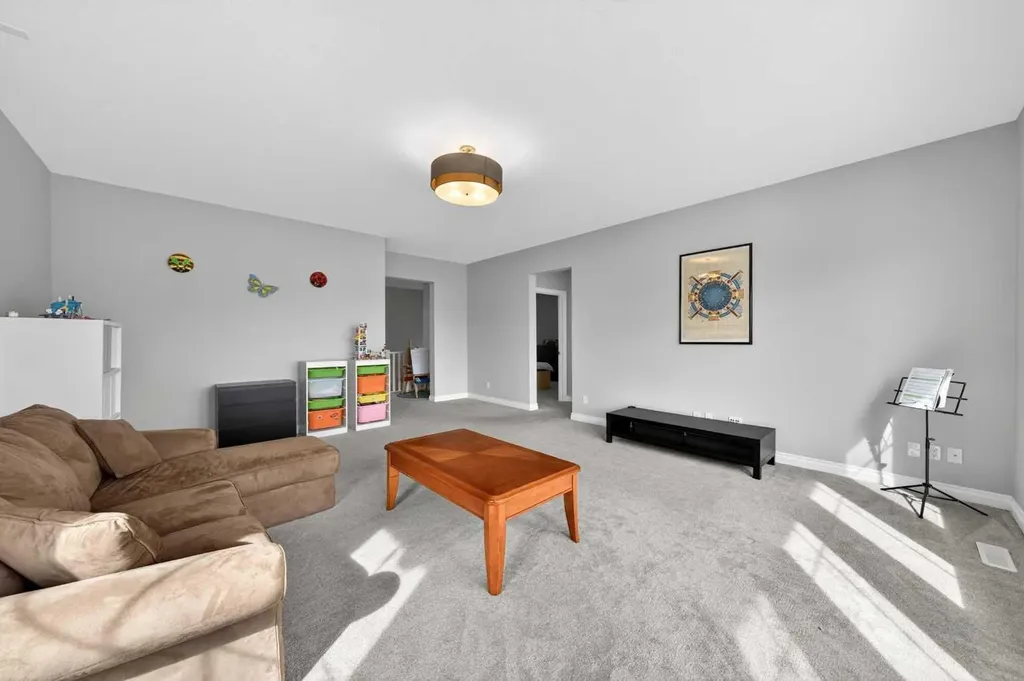 396 Evansborough Way NW Calgary AB T3P 0R3