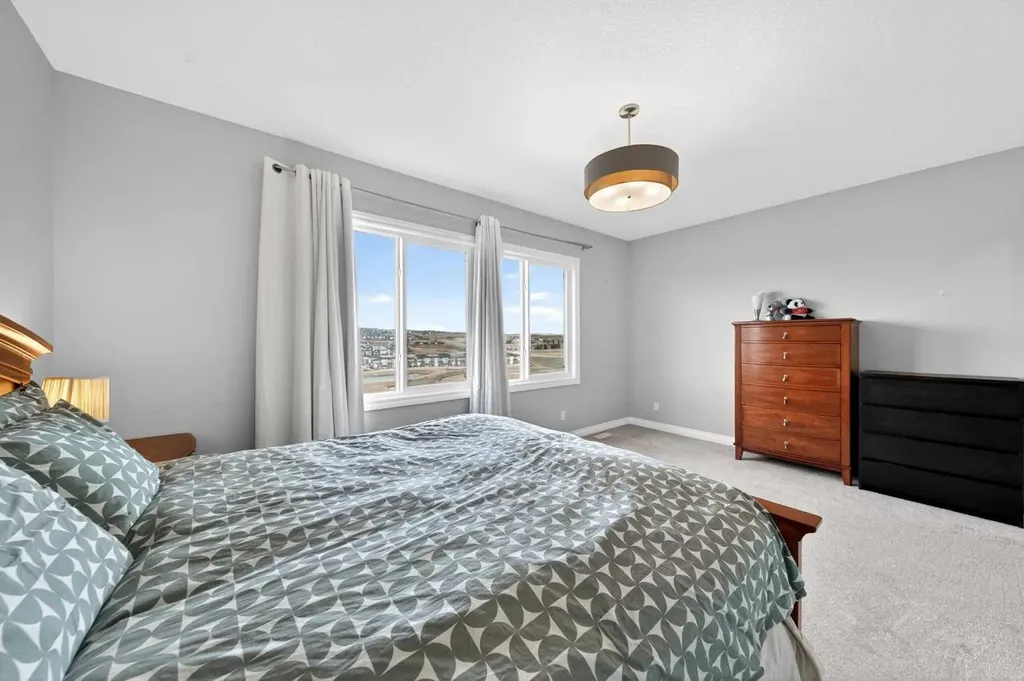 396 Evansborough Way NW Calgary AB T3P 0R3