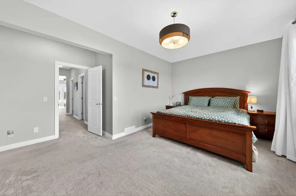 396 Evansborough Way NW Calgary AB T3P 0R3