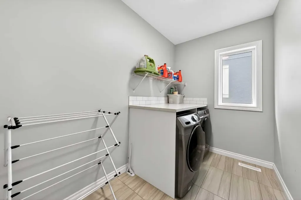 396 Evansborough Way NW Calgary AB T3P 0R3