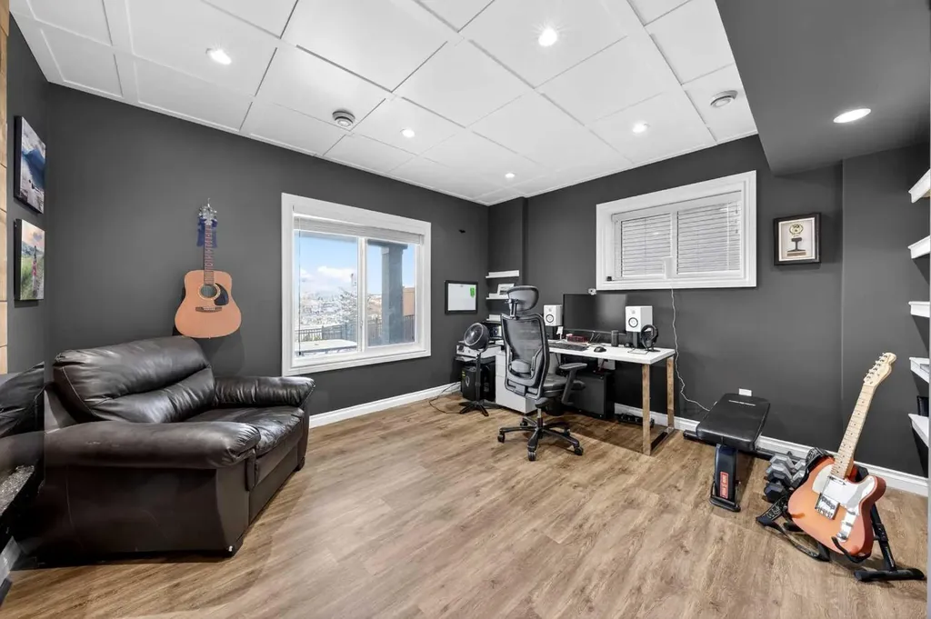 396 Evansborough Way NW Calgary AB T3P 0R3