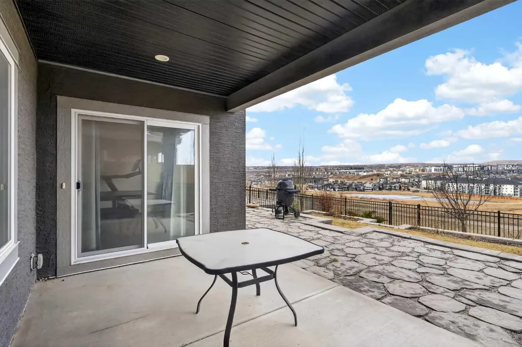 396 Evansborough Way NW Calgary AB T3P 0R3