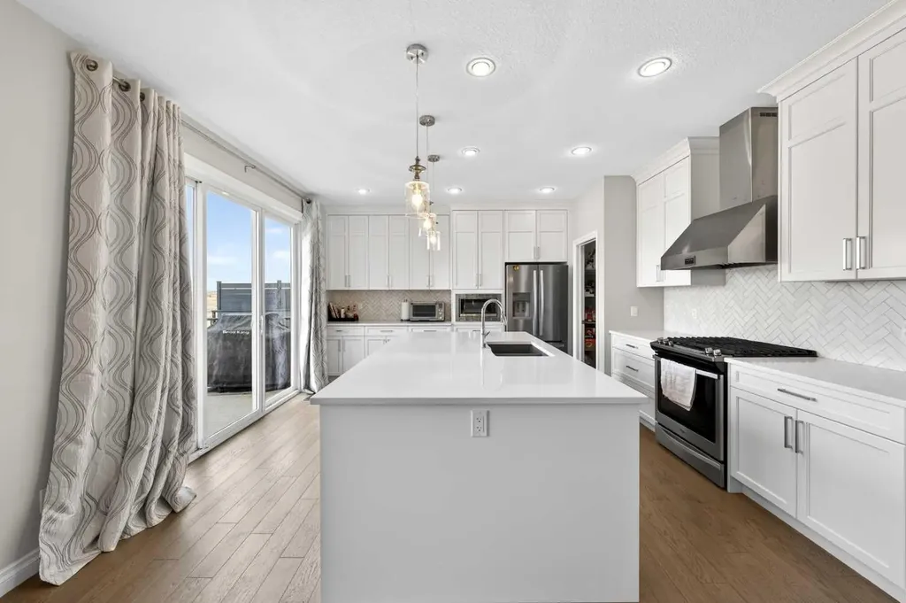 396 Evansborough Way NW Calgary AB T3P 0R3