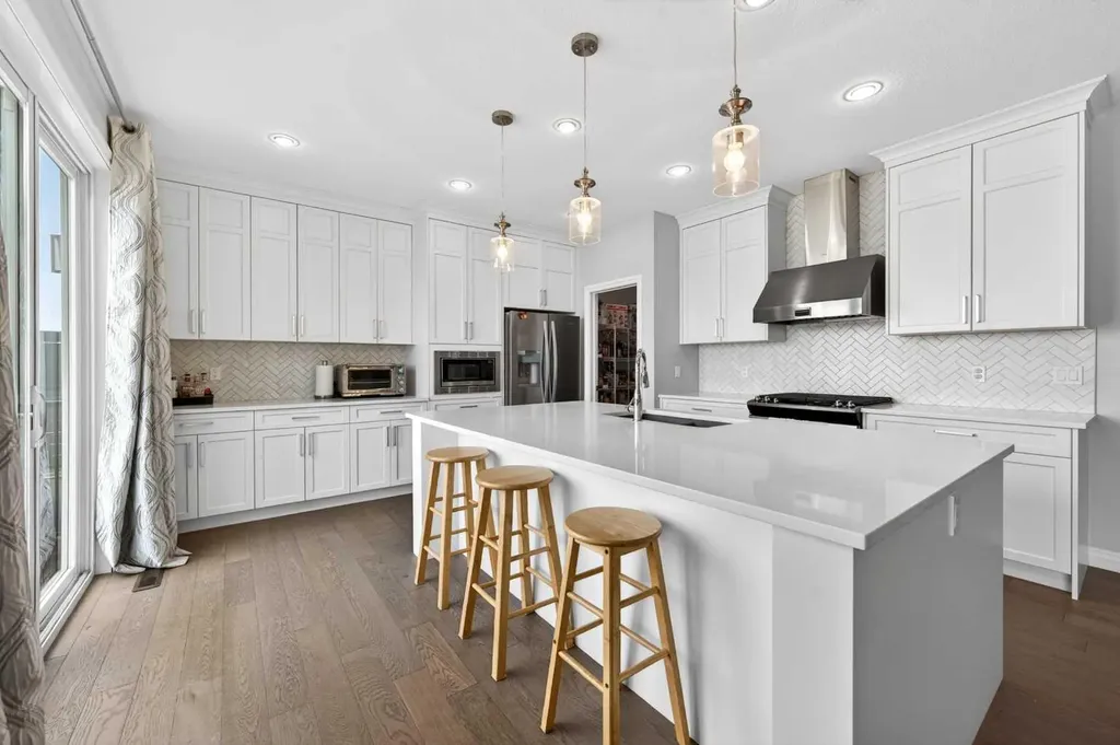 396 Evansborough Way NW Calgary AB T3P 0R3