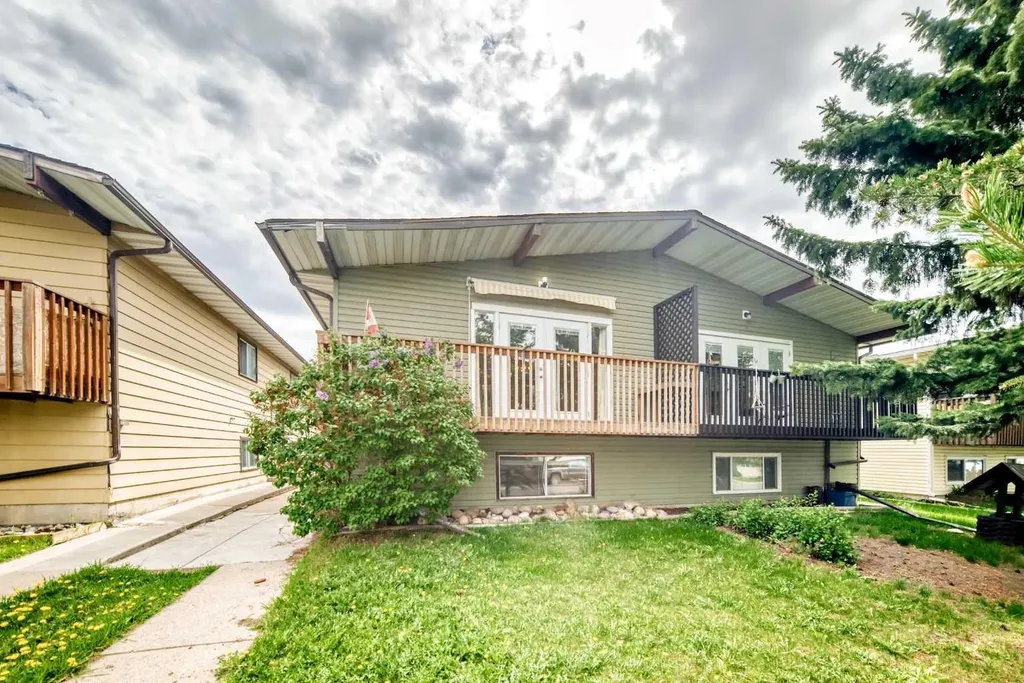 112 Albert Street SE Airdrie AB T4B 0R5