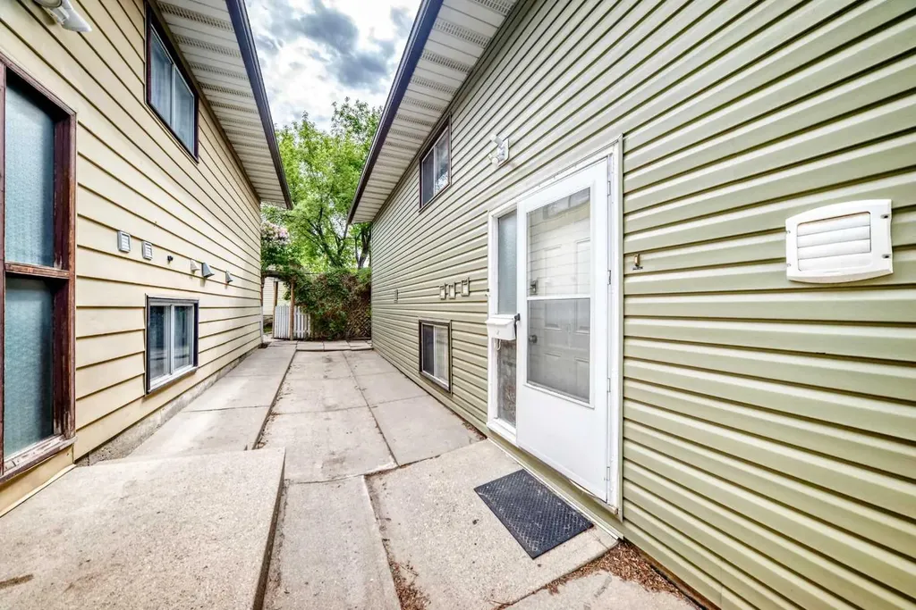 112 Albert Street SE Airdrie AB T4B 0R5