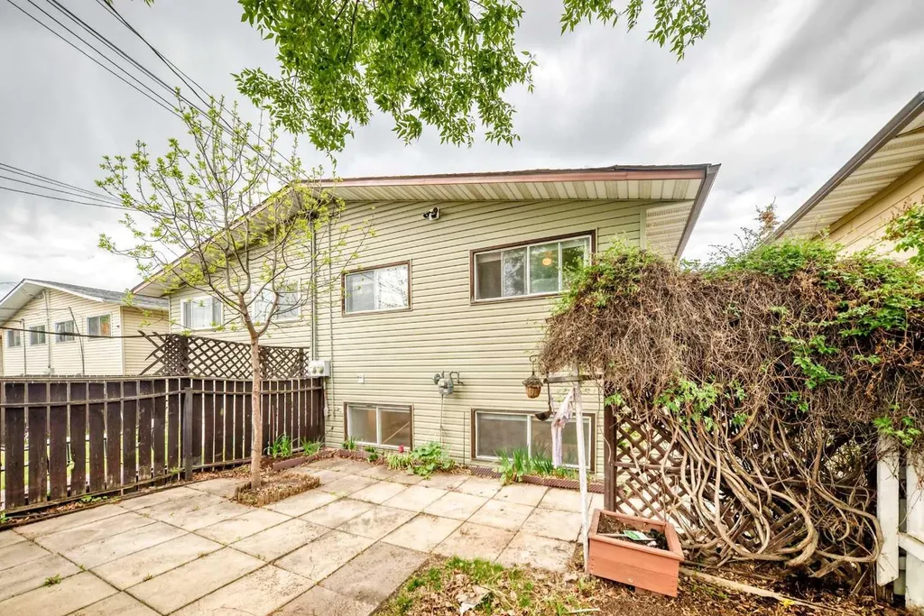 112 Albert Street SE Airdrie AB T4B 0R5