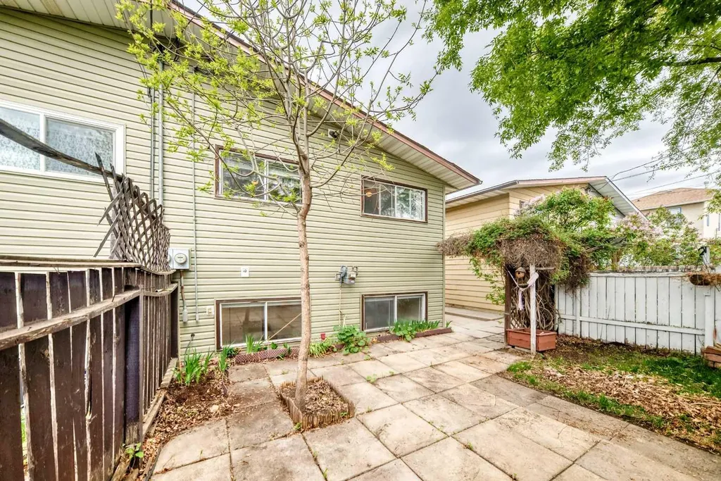 112 Albert Street SE Airdrie AB T4B 0R5