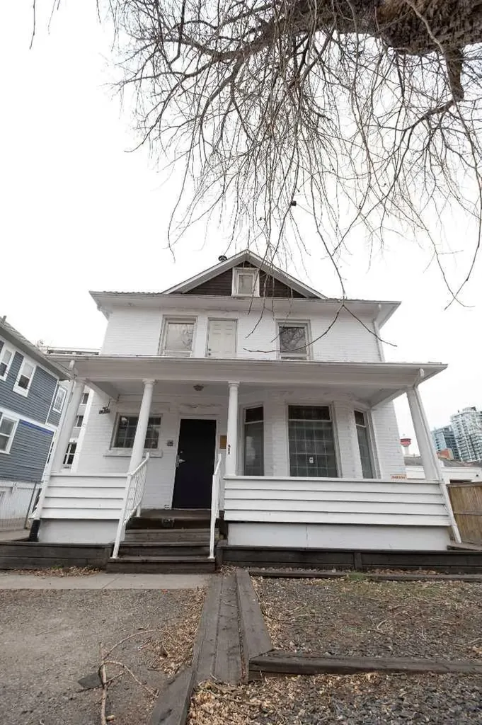 322 18 Avenue SW Calgary AB T2S 0C3