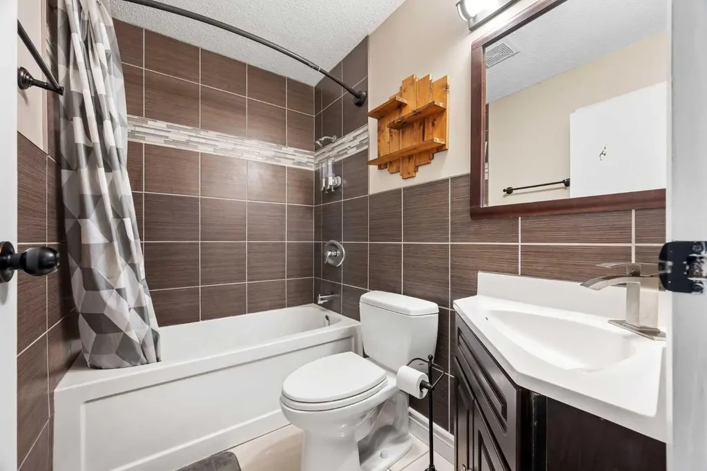 3313 53 Avenue Lloydminster AB T9V 1H1