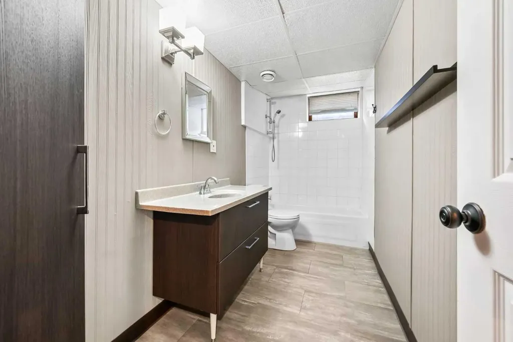 3313 53 Avenue Lloydminster AB T9V 1H1