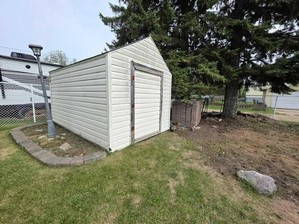 301 3 Avenue NE Slave Lake AB T0G 2A2