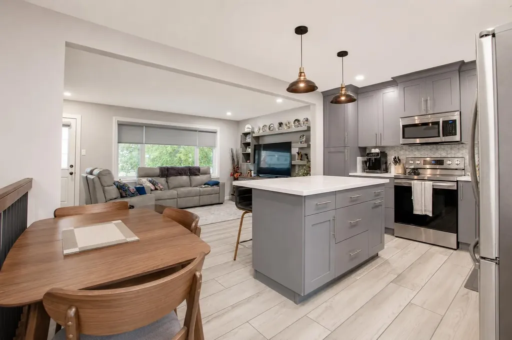 9905 92 Avenue Grande Prairie AB T8V 0H7