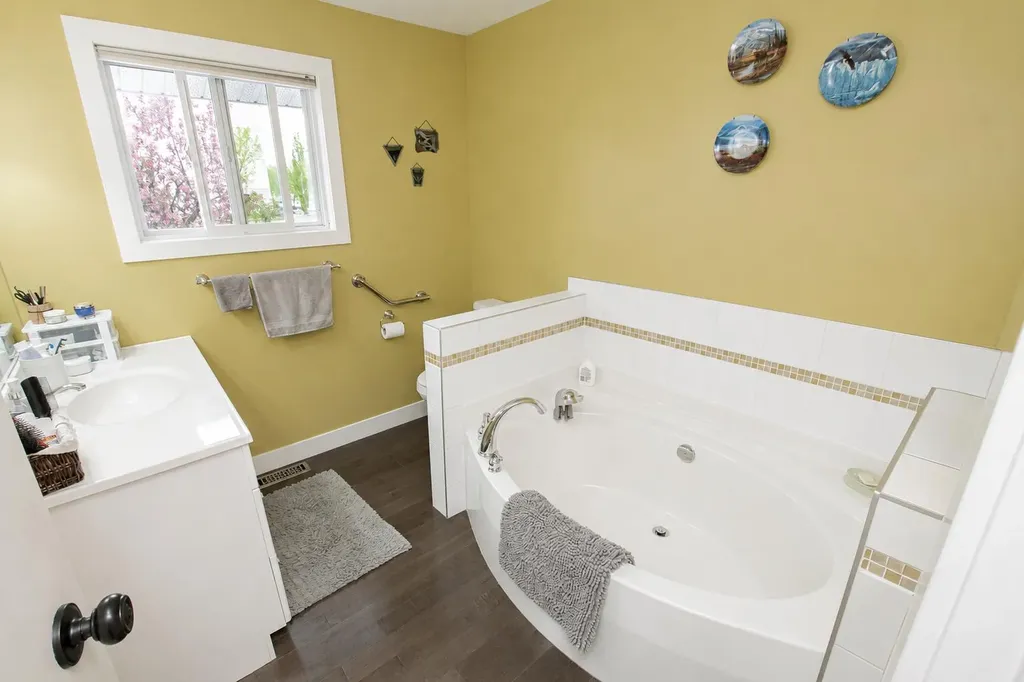 9905 92 Avenue Grande Prairie AB T8V 0H7