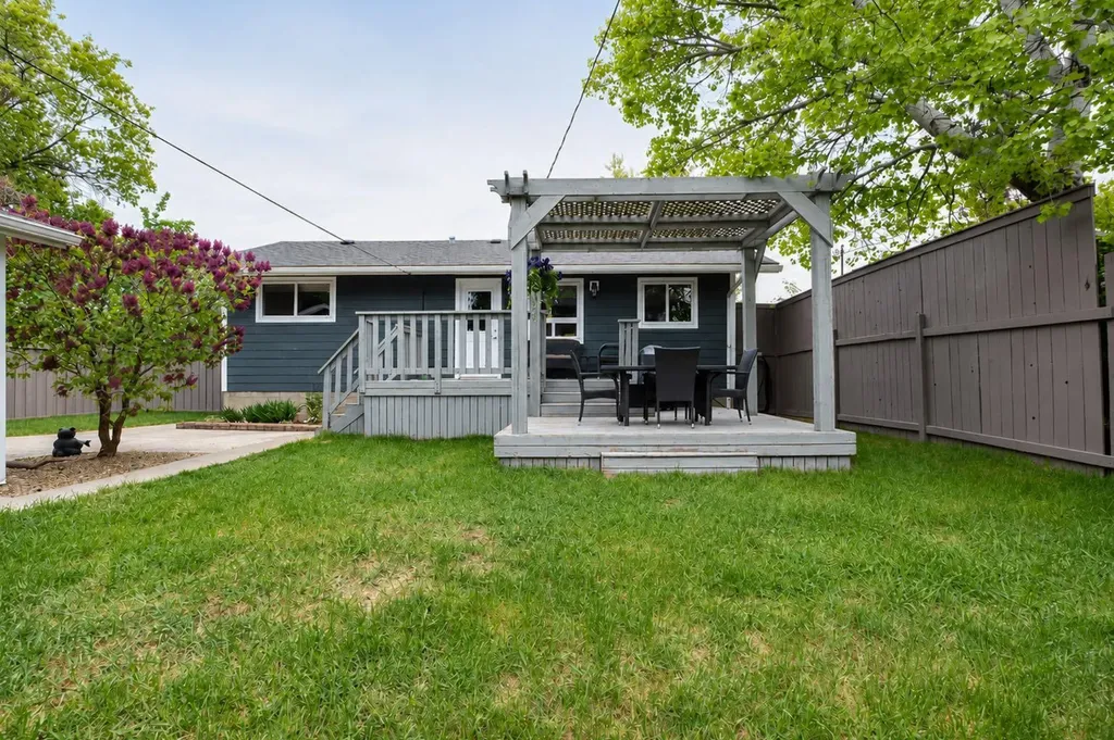 9905 92 Avenue Grande Prairie AB T8V 0H7