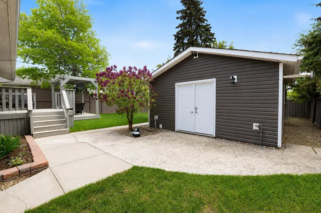 9905 92 Avenue Grande Prairie AB T8V 0H7