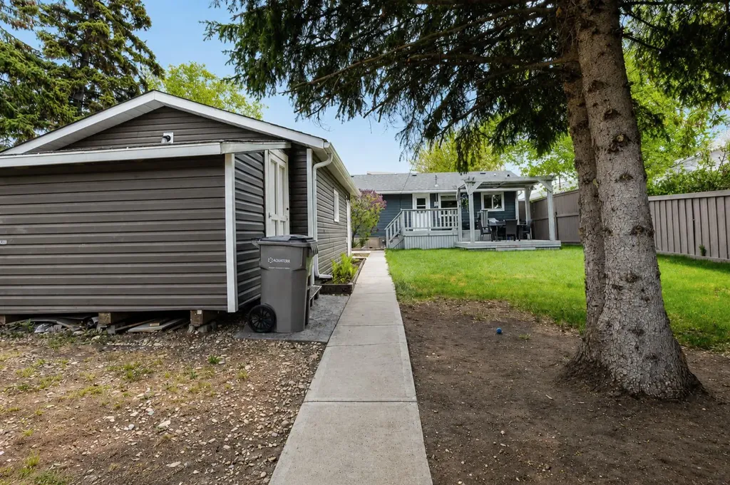 9905 92 Avenue Grande Prairie AB T8V 0H7