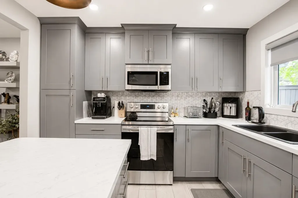 9905 92 Avenue Grande Prairie AB T8V 0H7