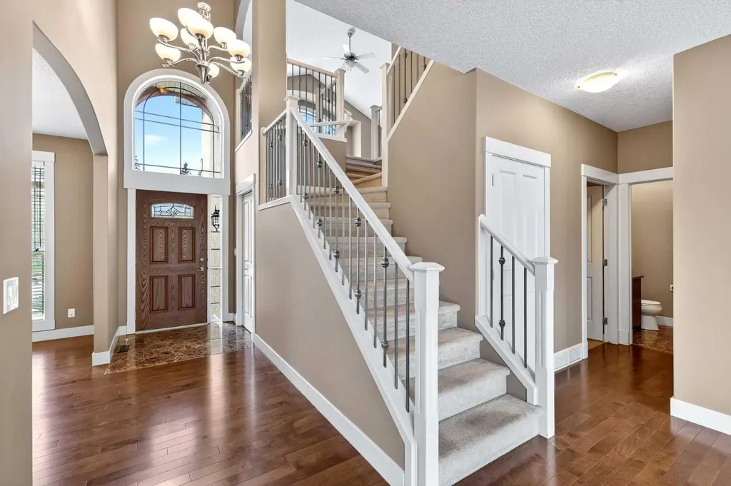 337 Discovery Ridge Boulevard SW Calgary AB T3H 5T6