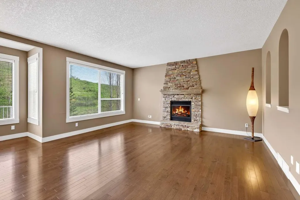 337 Discovery Ridge Boulevard SW Calgary AB T3H 5T6