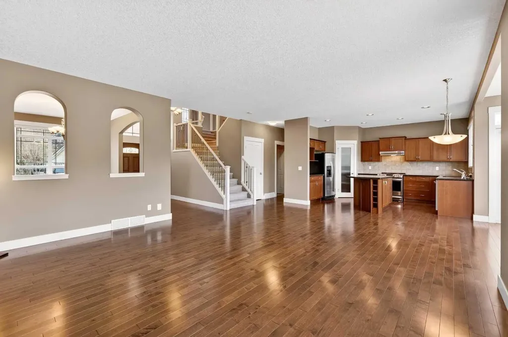 337 Discovery Ridge Boulevard SW Calgary AB T3H 5T6